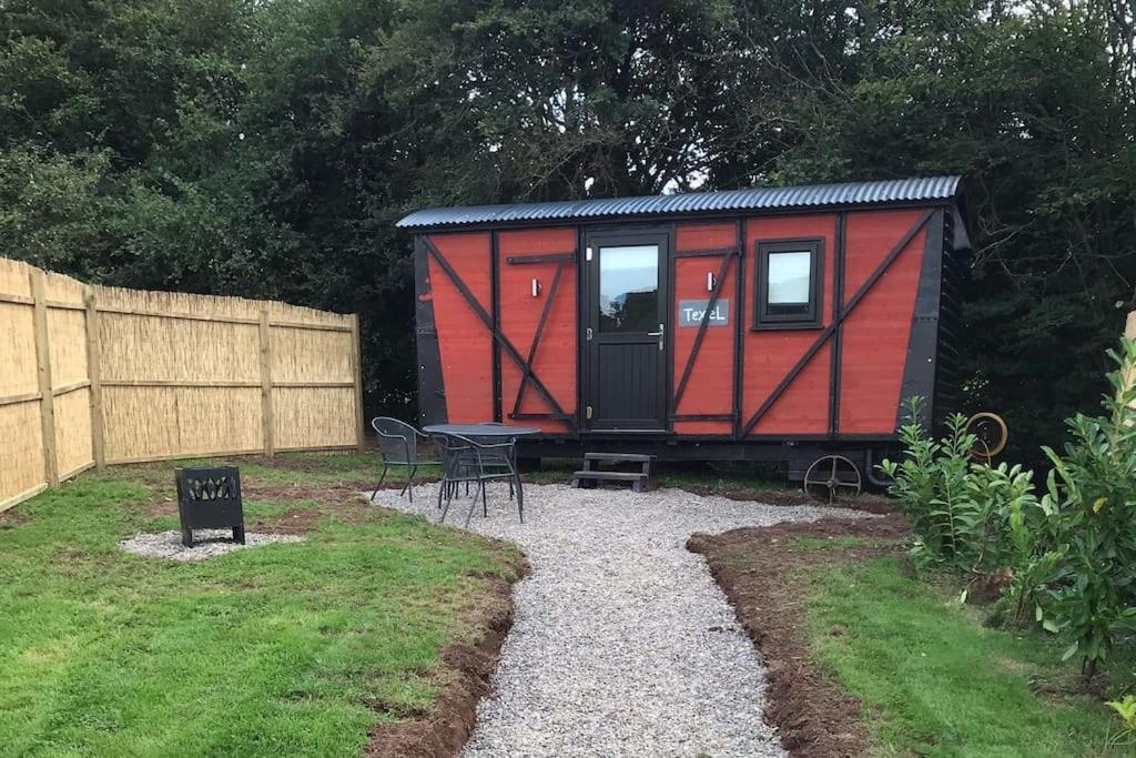 Luxury Railway Carriage With Stunning Views Apartment Hereford Exterior photo